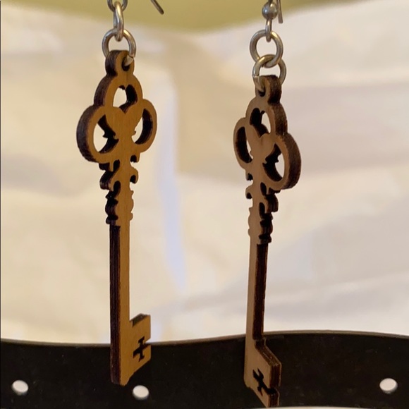 Green Tree Jewelry Skeleton Key Earrings - Picture 3 of 3